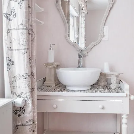 Les Iris D'hote Nocleg ze śniadaniem 3*