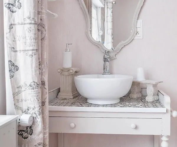 Les Iris D'hote فندق مبيت وإفطار 3*